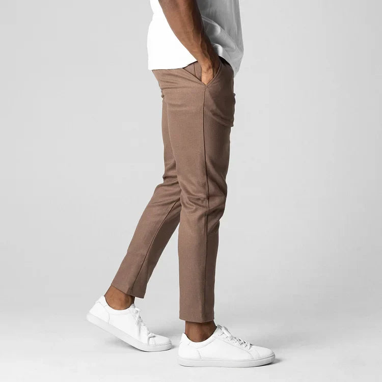 Un pantalon élégant qui affine et allonge la silhouette avec style